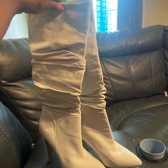 Women Steve Madden knee high white boots - Picture 5 of 5